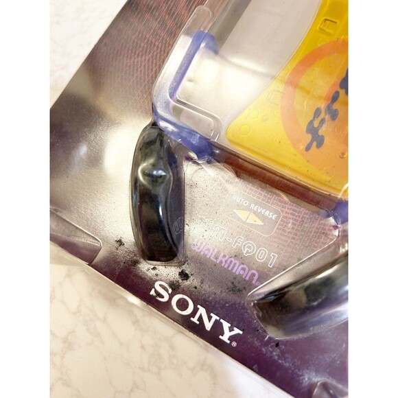 New Sealed Vintage Sony Freq WM-FQ01 Walkman AM/FM Radio Cassette Player Bumper - Picture 9 of 9
